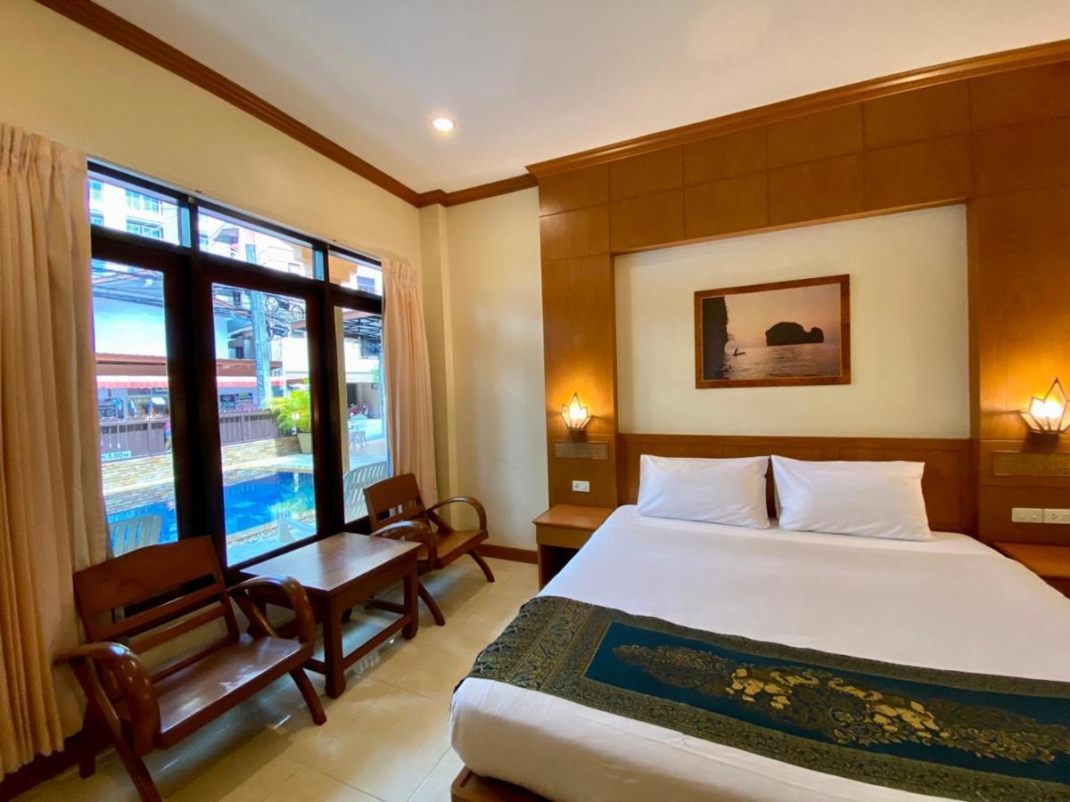 Chambre Double - Vue sur Piscine